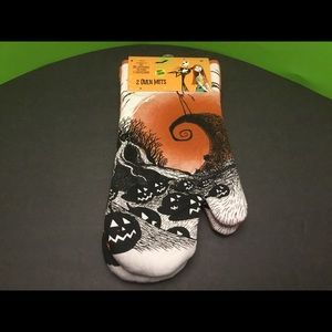 New nightmare before Christmas Halloween oven mits